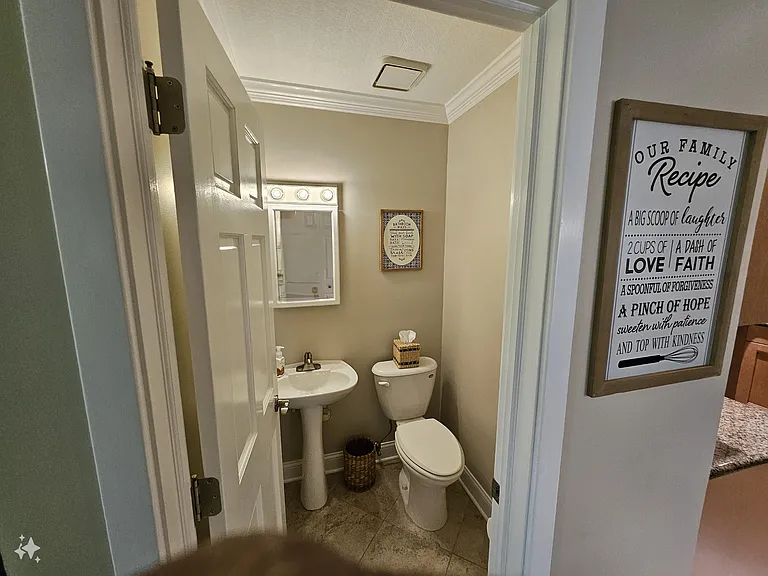 2748 College Hill Cir — Photo 16