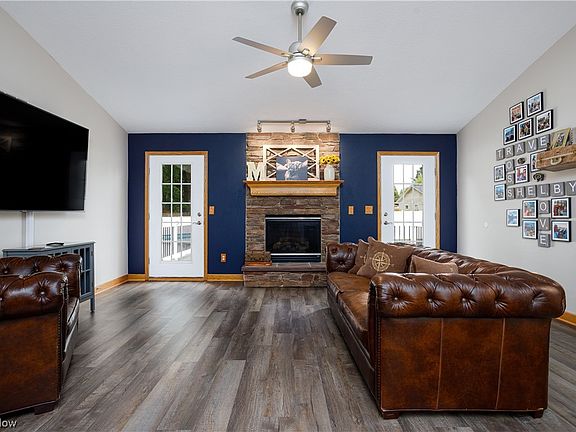 3rd image of 2953 Brookfield Dr