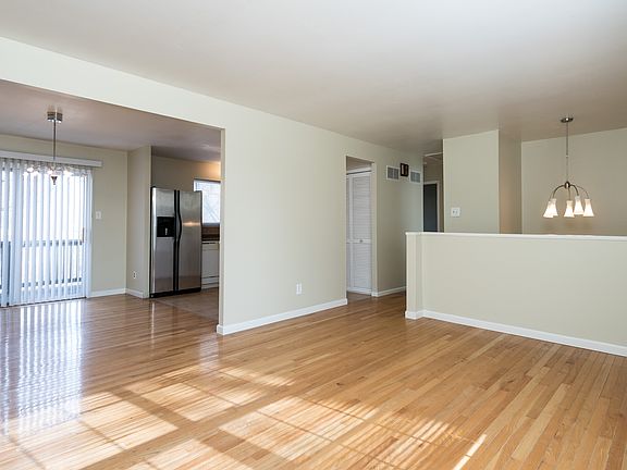 3rd image of 12075 Wesmeade Dr