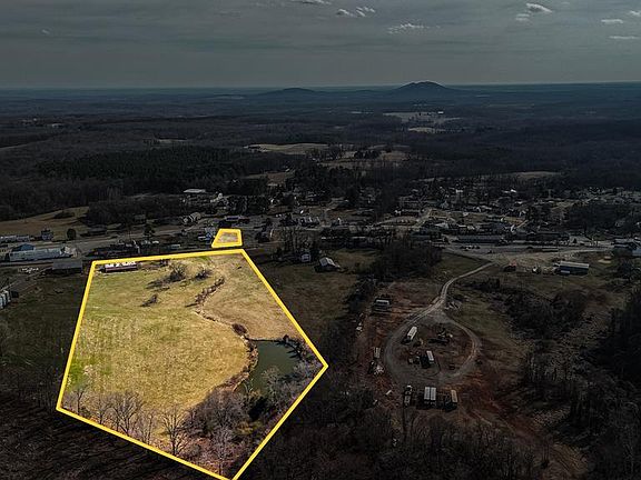 2nd image of 1237 Main St