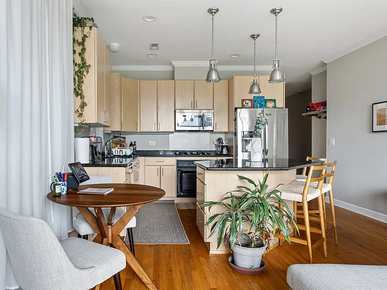 616 N May St #B — Photo 15