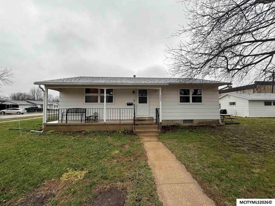 122 S 3rd St, Sheffield, IA 50475