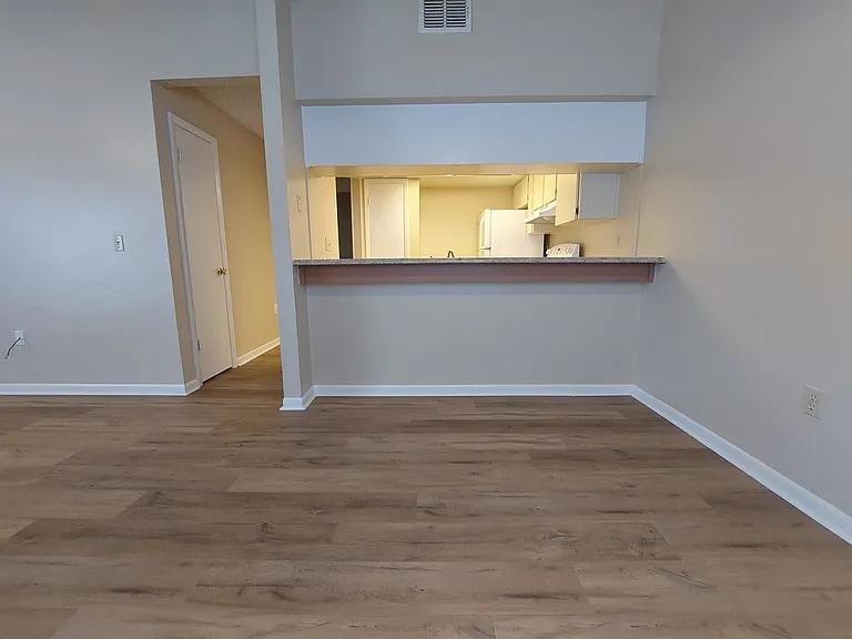 1906 Crystal Grove Dr — Photo 6