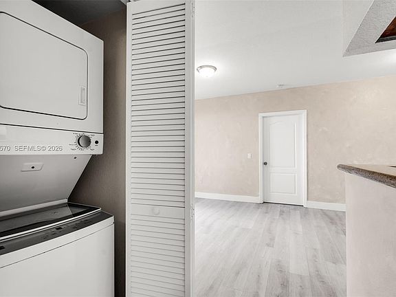 4th image of 36 NW 6th Ave APT 601