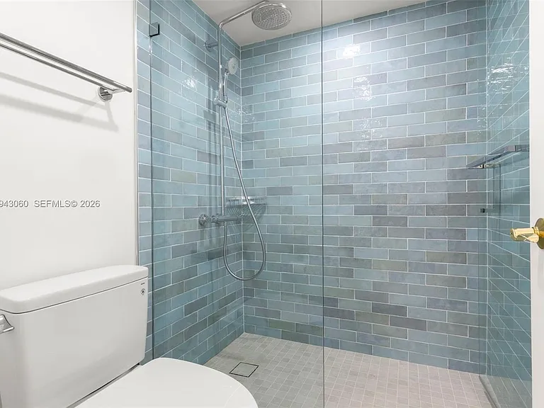 6767 Collins Ave #1905 — Photo 4