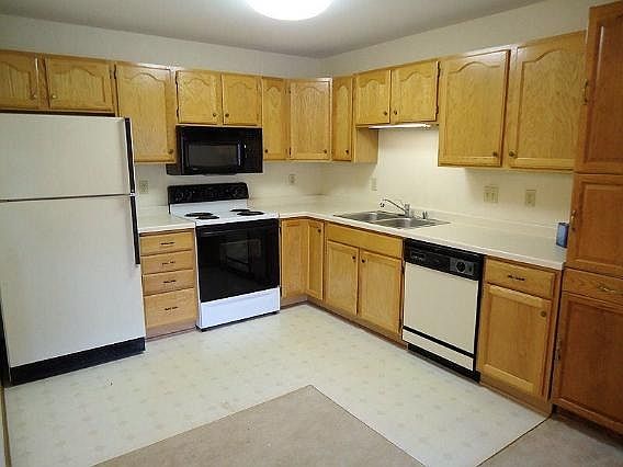 2nd image of 715 Canterberry Ct Unit 205