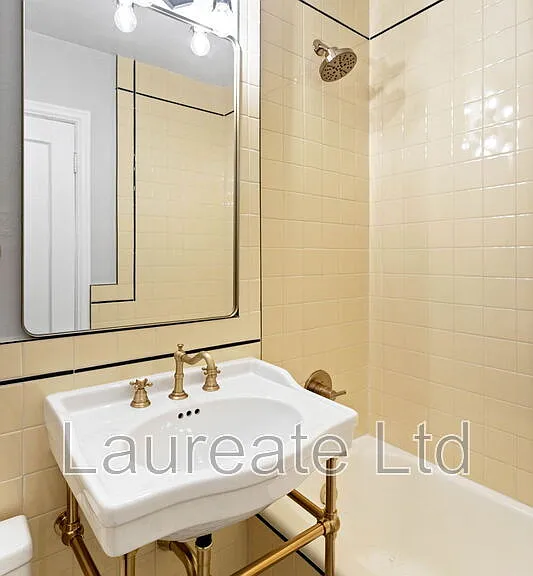 1050 N Pearl St #301 — Photo 14