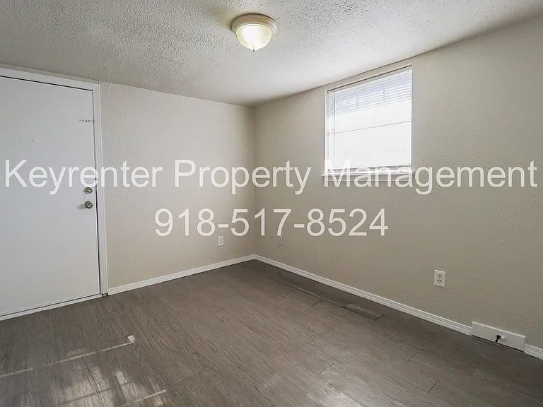 S Maple St Apartments — Photo 9