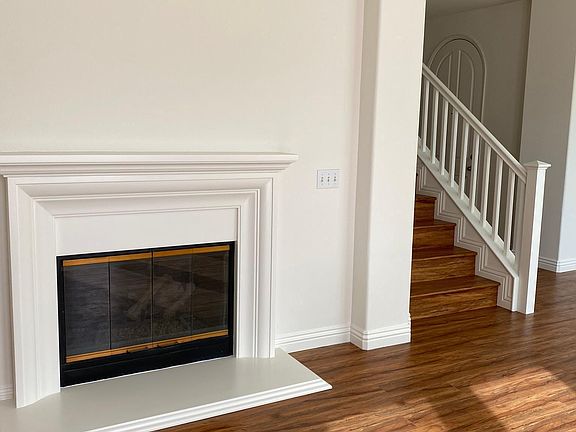 Dining area. Fire place.