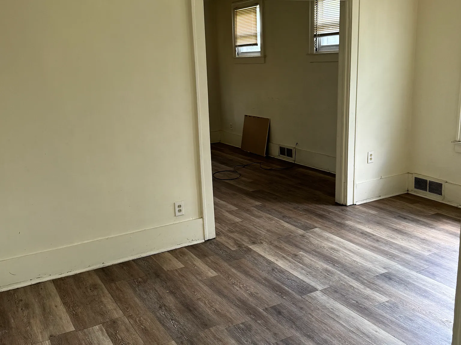 2 bed, 977 sqft, $1,000 — Photo 3