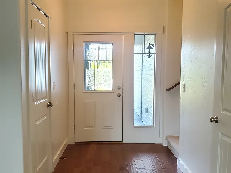 2420 E Clackamas Ct — Photo 3