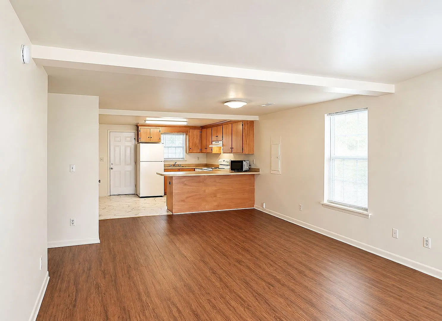 Woolen Mills Duplex Convenient to Pantops & Downtown — Photo 3