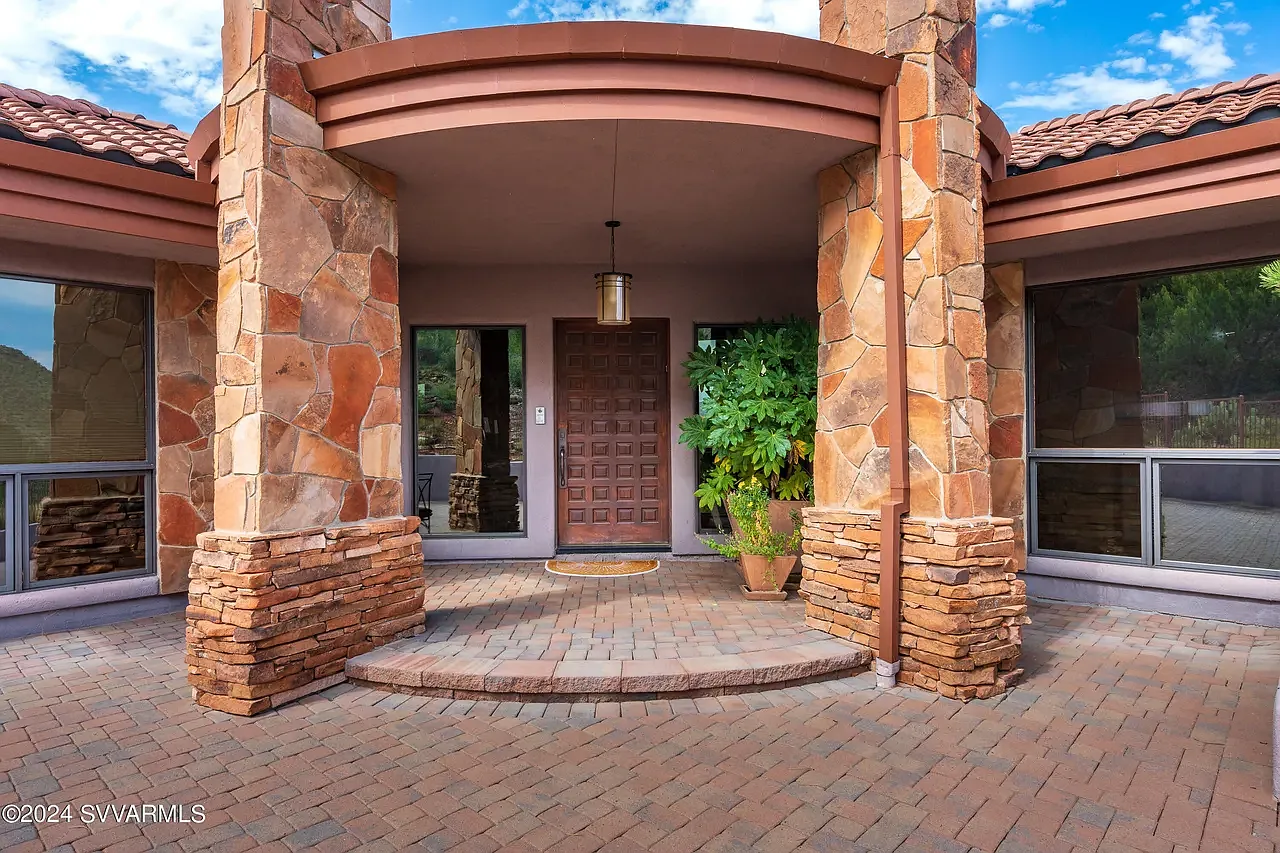 4 bed, 5026 sqft, $14,000 — Photo 4
