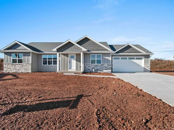542 Emerald Isle Ct, Wrightstown, WI 54180
