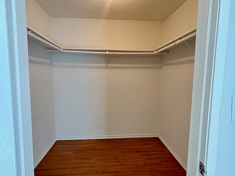 471 W Maple St #5 — Photo 9