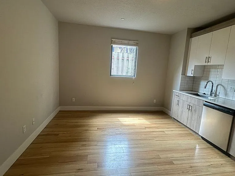 436 NE Stafford St #9 — Photo 5