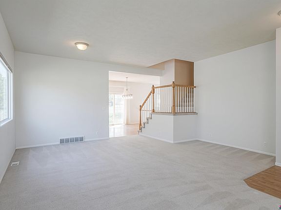 4th image of 1605 Lakewood Dr