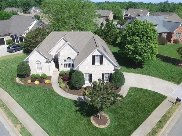 2 Wexford Cir, Thomasville, NC 27360