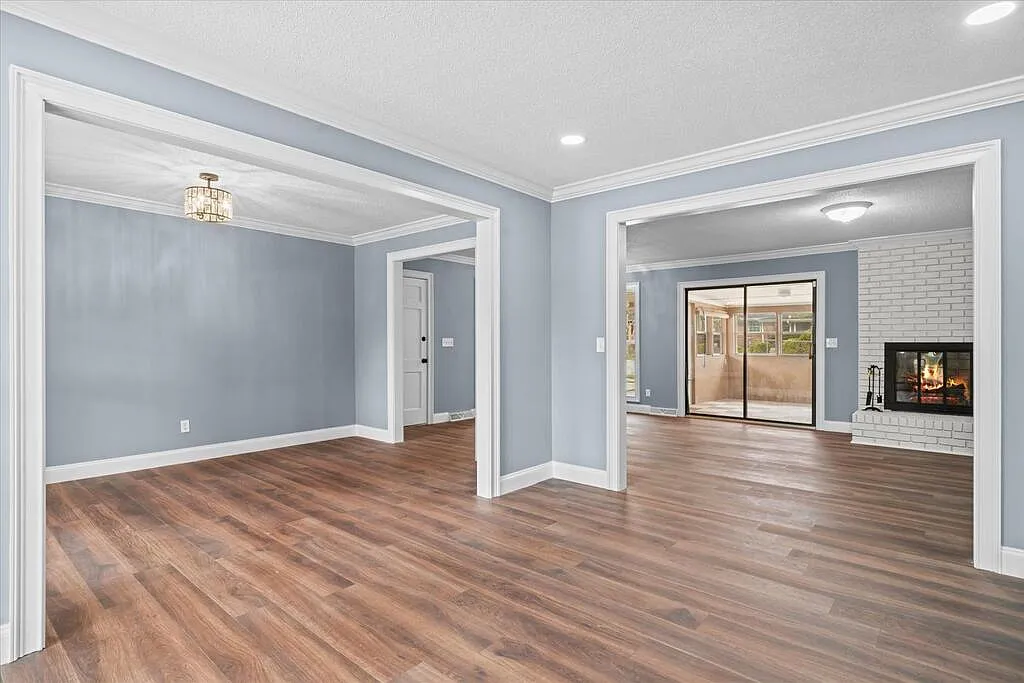 4 bed, 2403 sqft, $2,500 — Photo 2