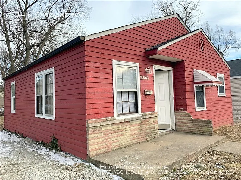 3541 Caroline Ave photo 1