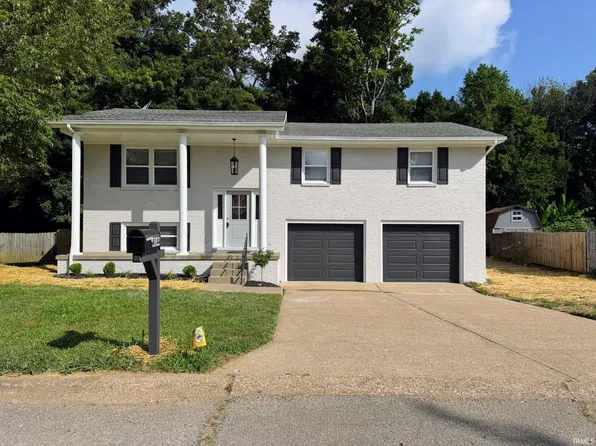 4144 Hilldale Dr, Newburgh, IN 47630