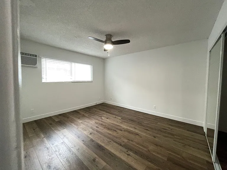 20353 Saticoy St — Photo 57