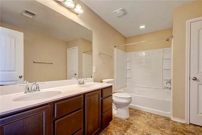 Master Bed Restroom