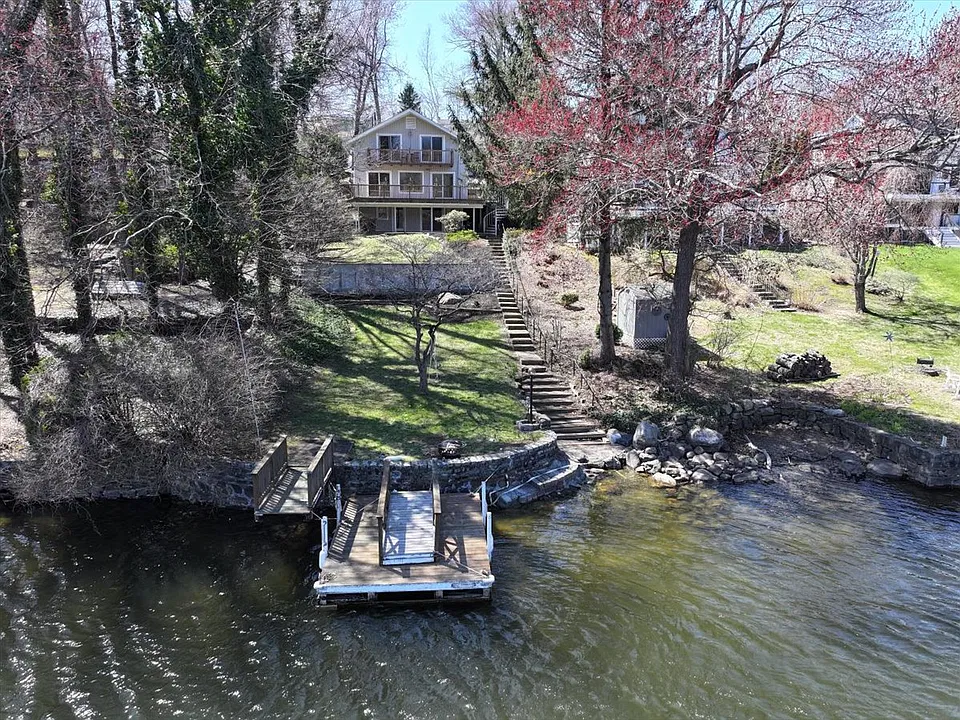57 Cedar Dr
