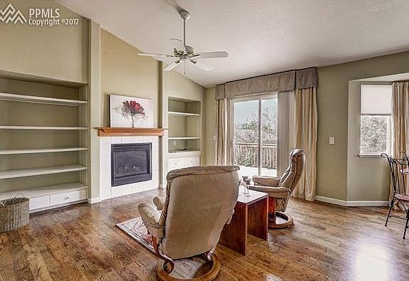 family room with fpl