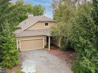 385 Aspen Ct, Tannersville, PA 18372