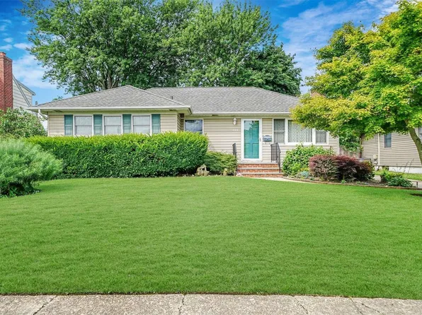 1048 Mcdonald Avenue, Wantagh, NY 11793