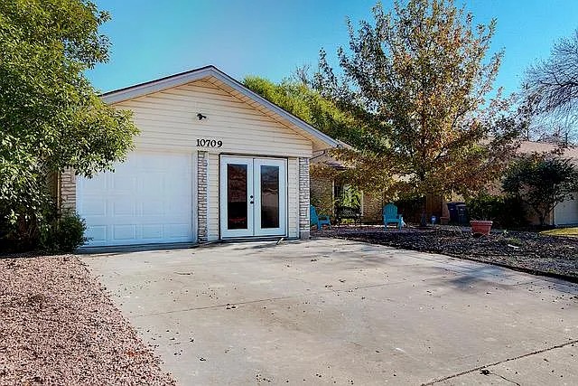 10709 Berthound Dr — Photo 2