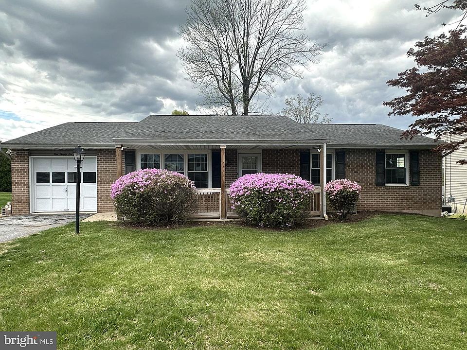1st image of 526 Silver Brook Dr