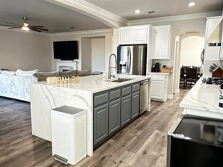 394 Plaza Toluca — Photo 14