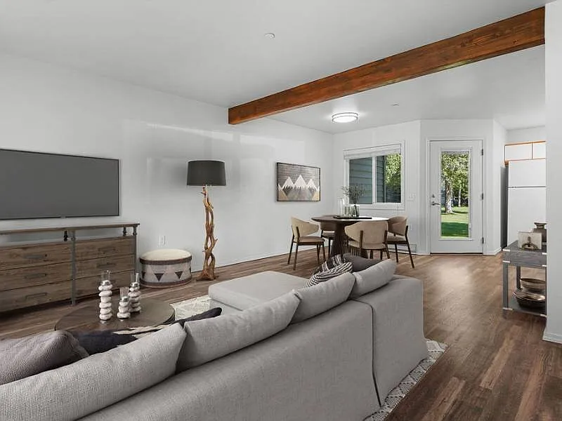 Latitude 43 — Photo 3