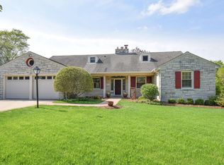 505 W Apple Tree Rd, Glendale, WI 53217