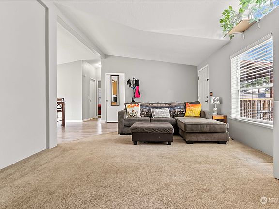 4th image of 13918 215th Avenue E