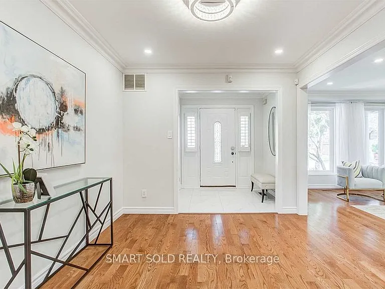 45 Abbeywood Trl #MAIN FLOOR — Photo 4