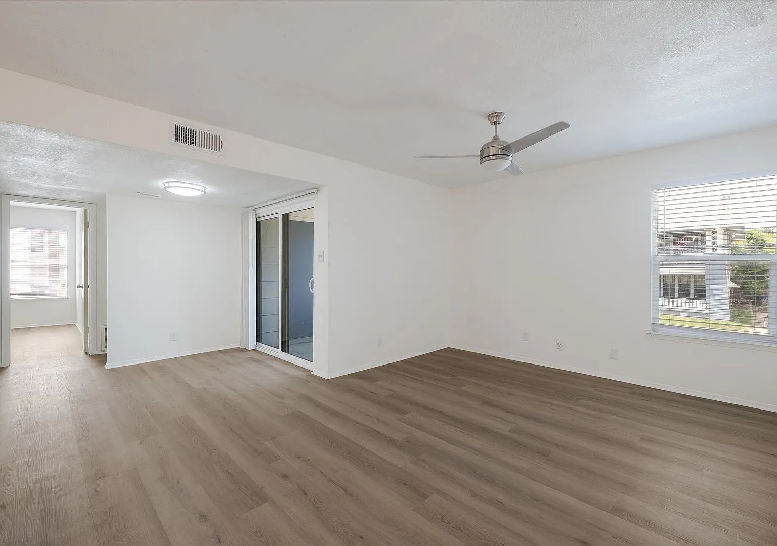 Unique Upstairs 2/2 in Tobin Hill — Photo 2
