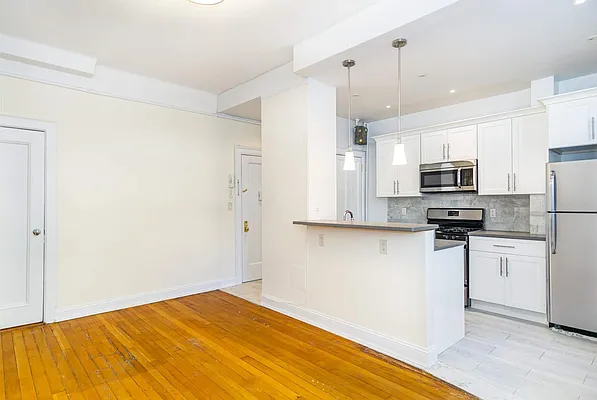 Rented by Century 21 Metropolitan | media 4