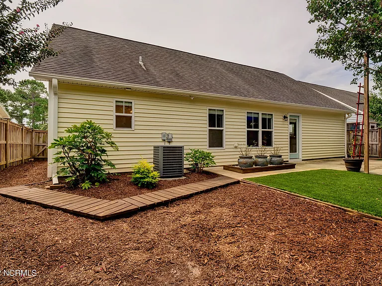 611 Catamaran Dr — Photo 27