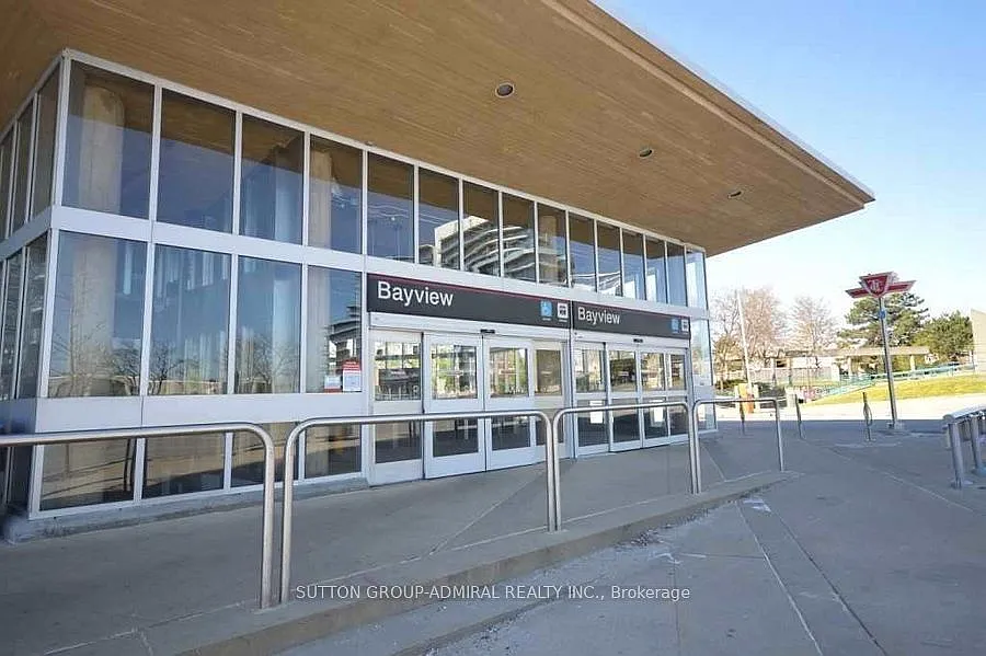 7 Kenaston Gdns — Photo 2