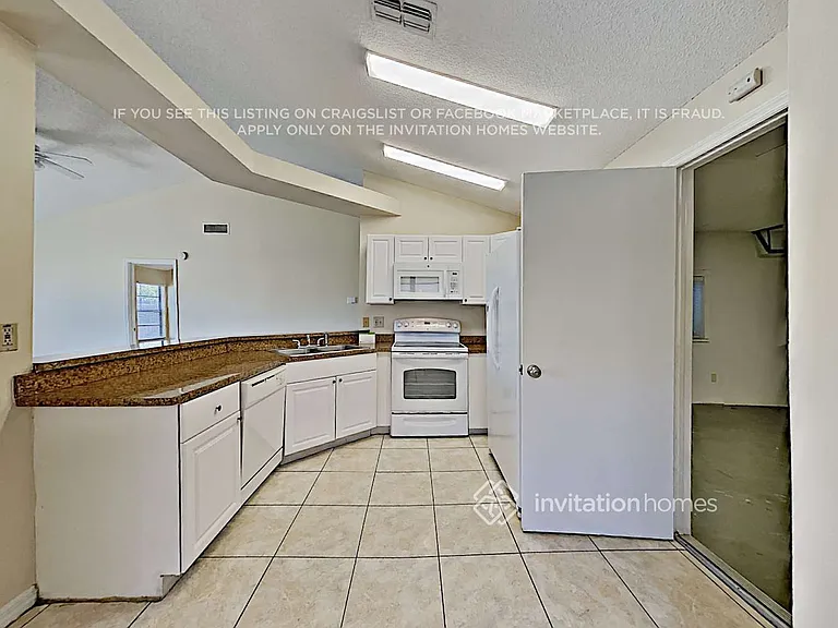 5473 Friarsway Dr — Photo 6