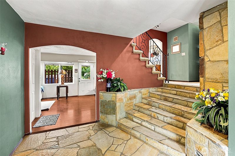 2nd image of 2917 Sawall Avenue