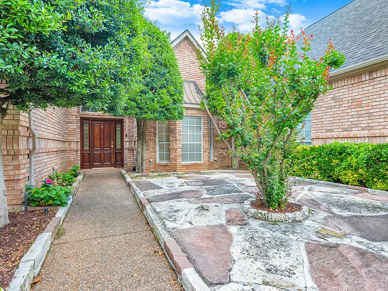 360 Highland Oaks Cir — Photo 3
