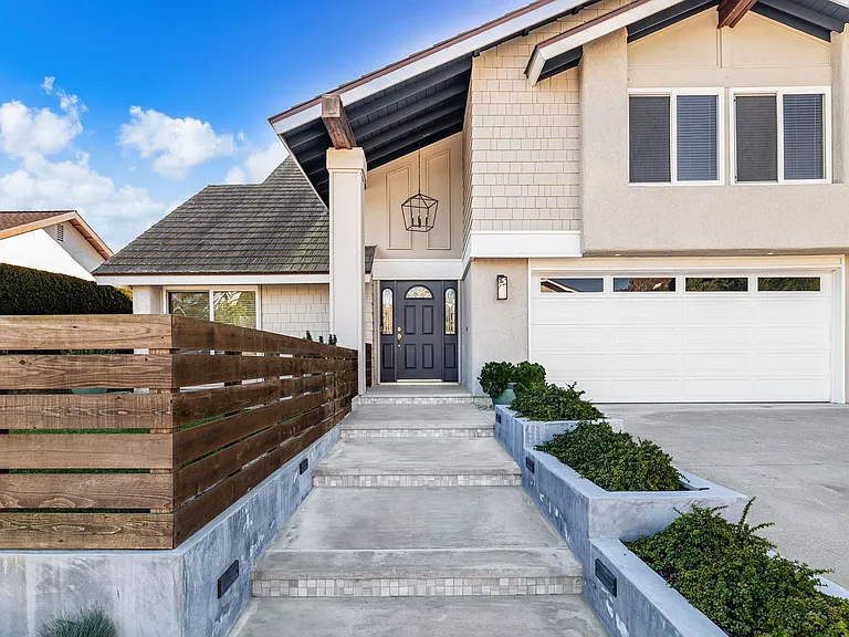25392 Neptune Dr — Photo 3