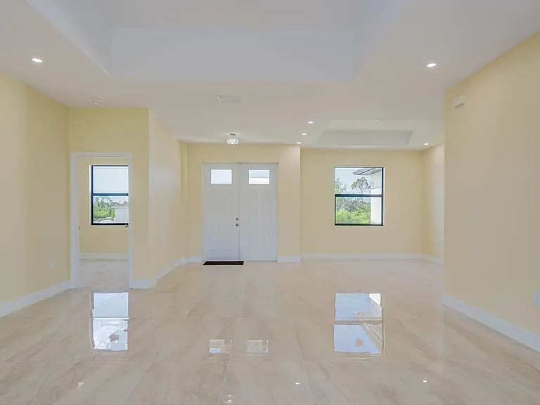 637 Cardinal St E — Photo 26