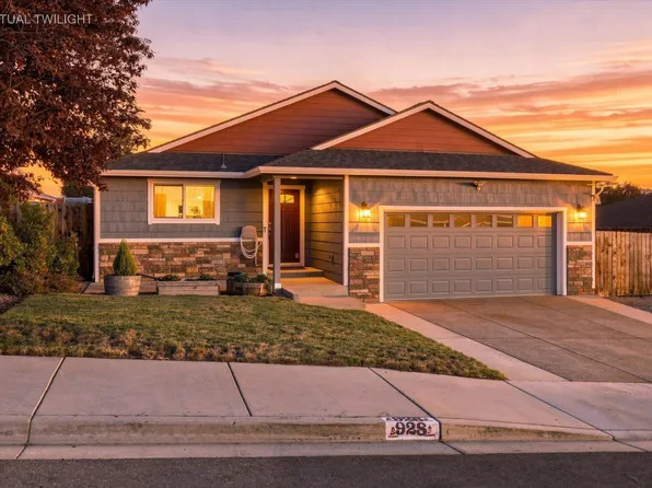 928 Stonewater Dr, Eagle Pt, OR 97524