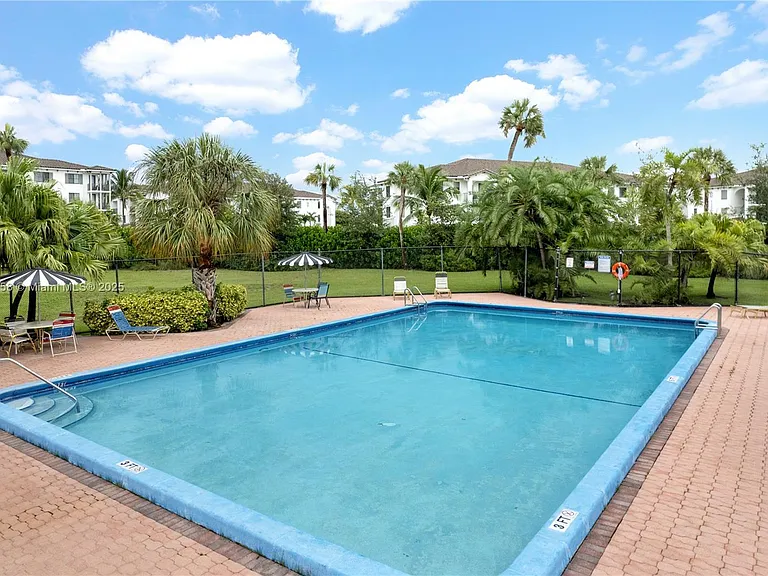 9355 SW 8th St #425 — Photo 30