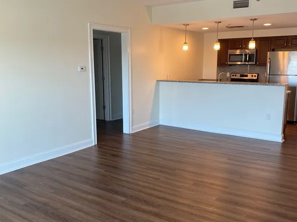 Saratoga Market Center